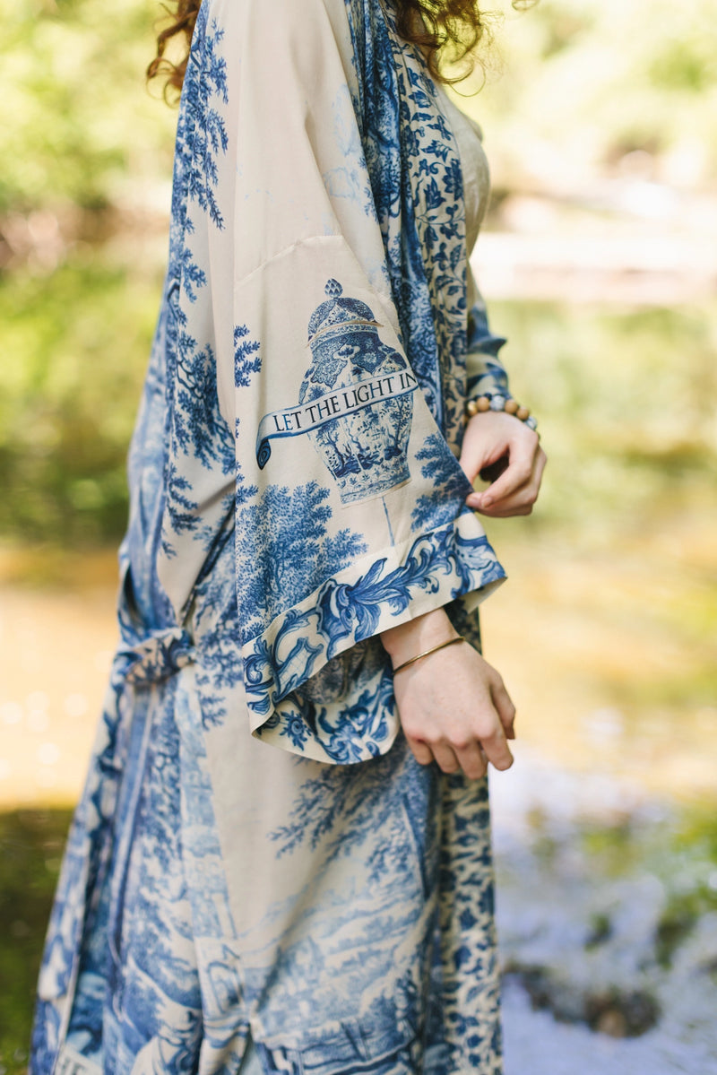 Let the Light in Opera Duster Kimono Robe w/ Delft