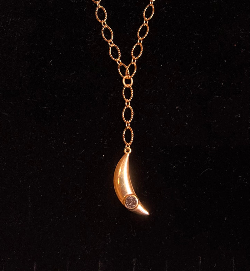 Oval Chain Y w/ Moon Pendant